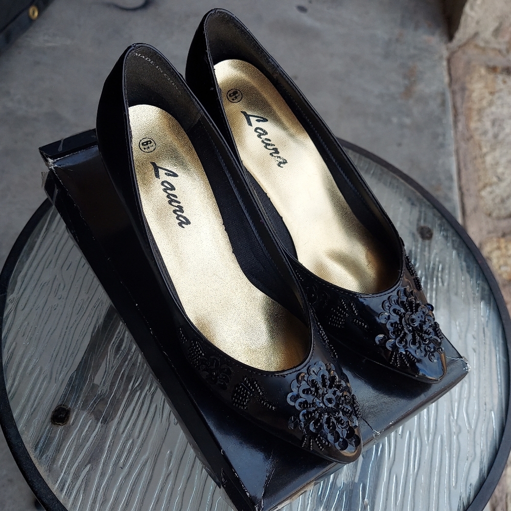Laura Black Patent Pumps💛